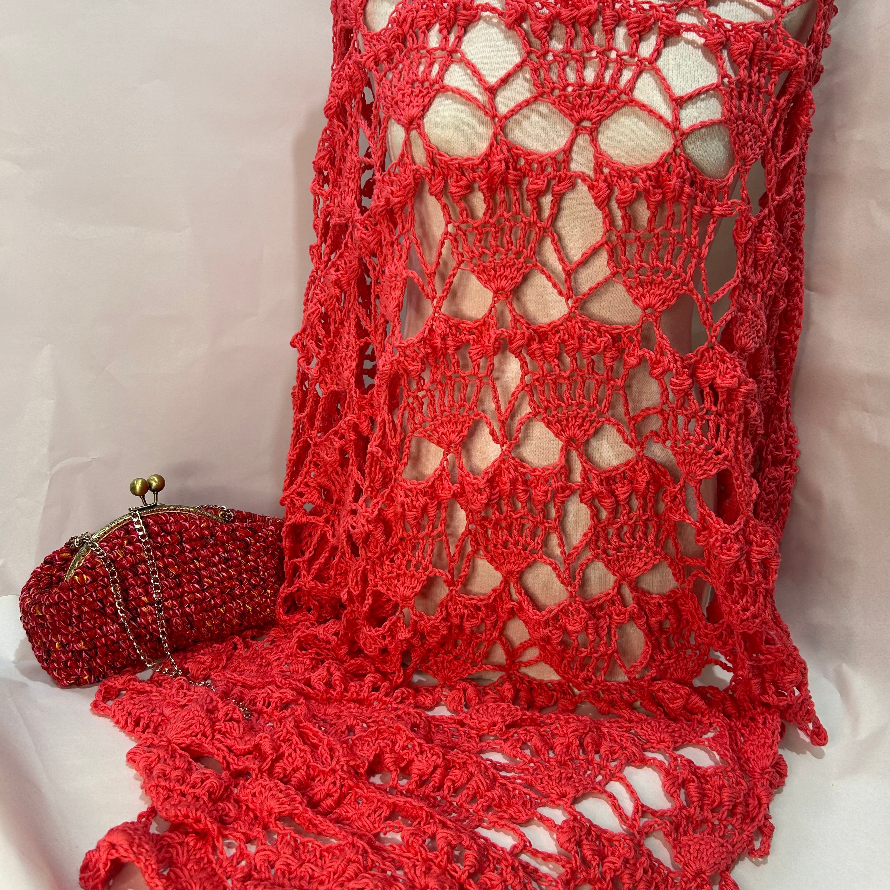 Bolso y chal coral oscuro