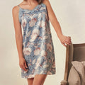 Camisón azul claro con flores rosas satén