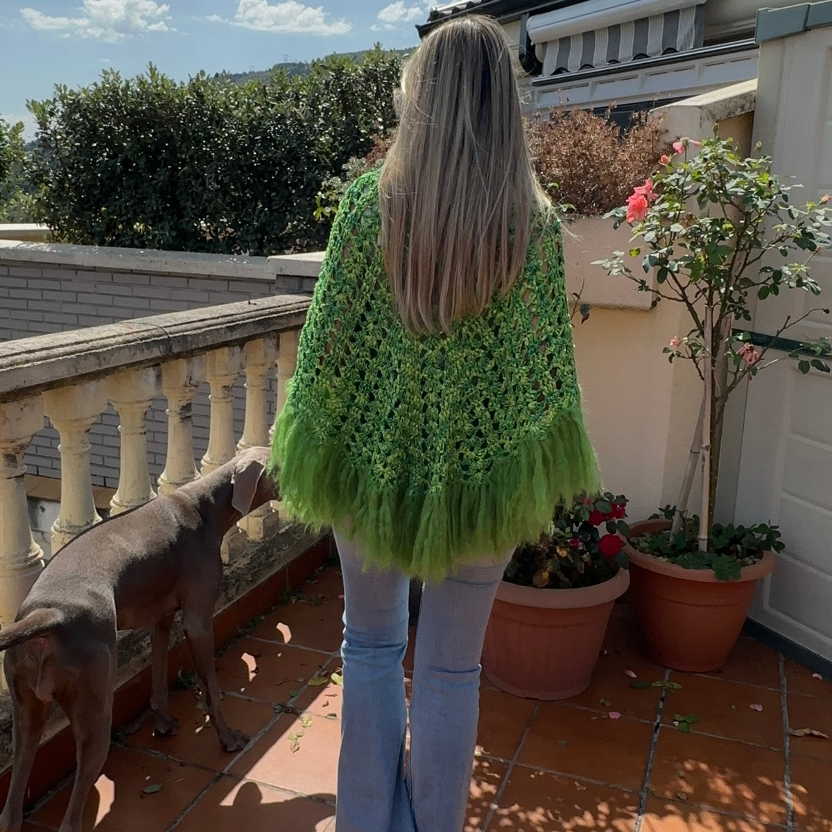 Chal verde con flecos de mohair