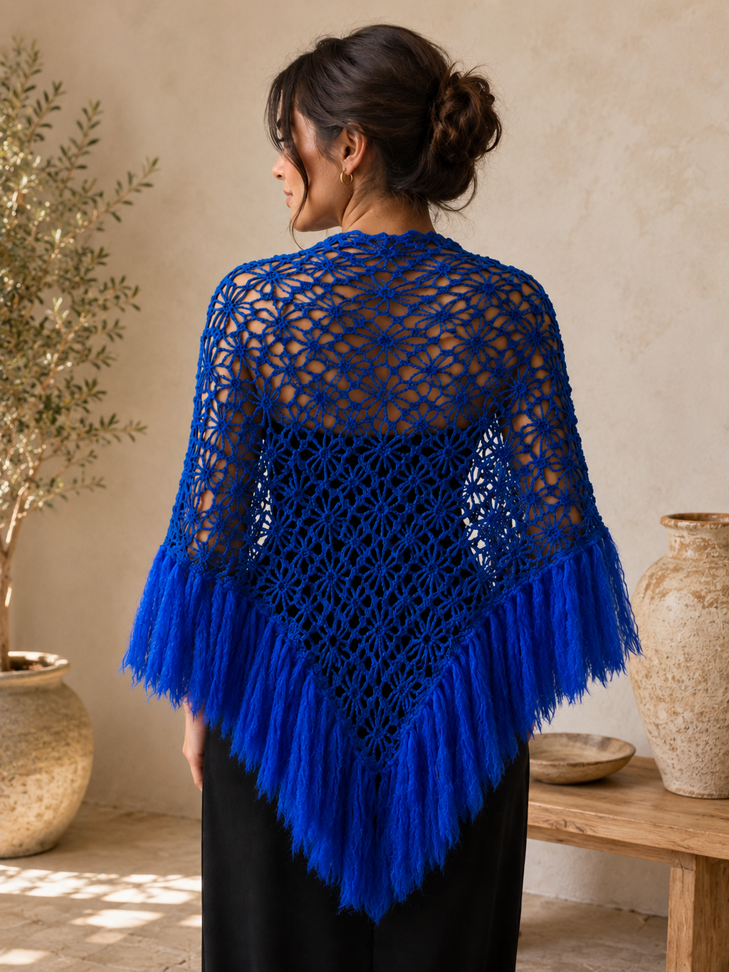 Chal hecho a mano, los flecos son de lana mohair