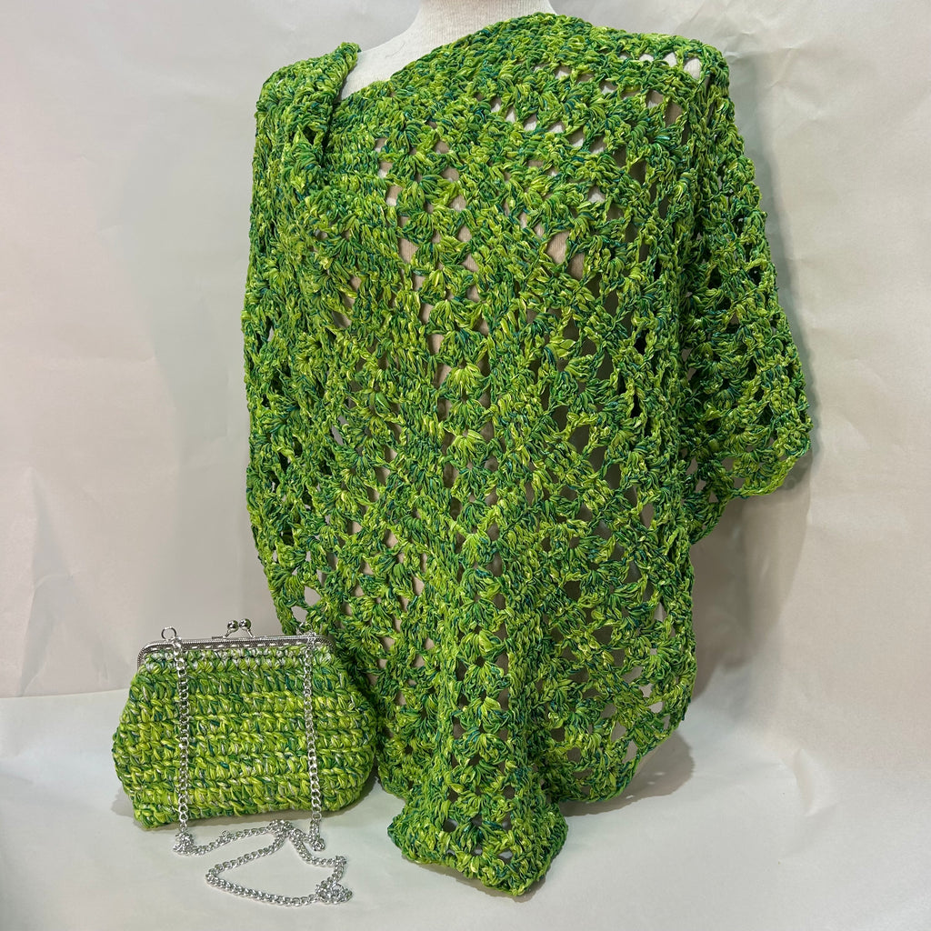 Chal y bolso tonos verdes