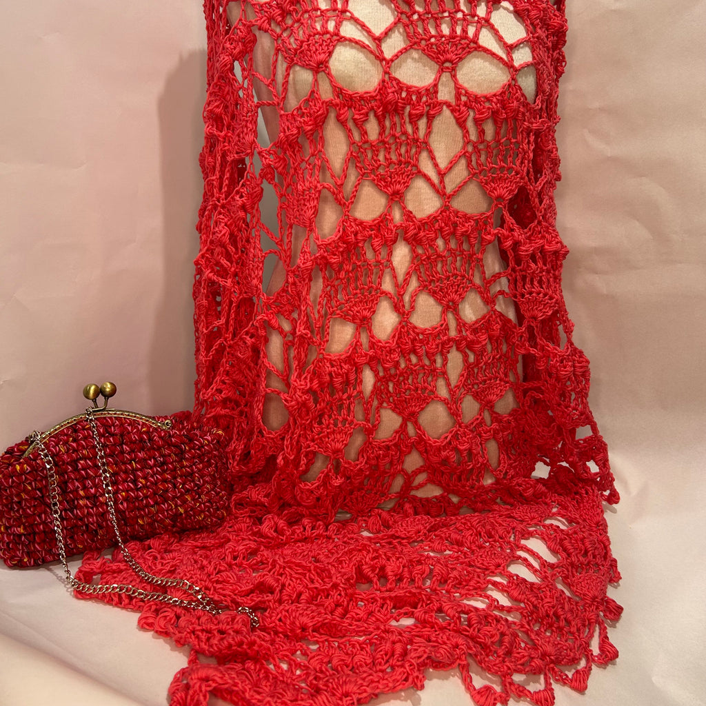 Bolso y chal coral oscuro