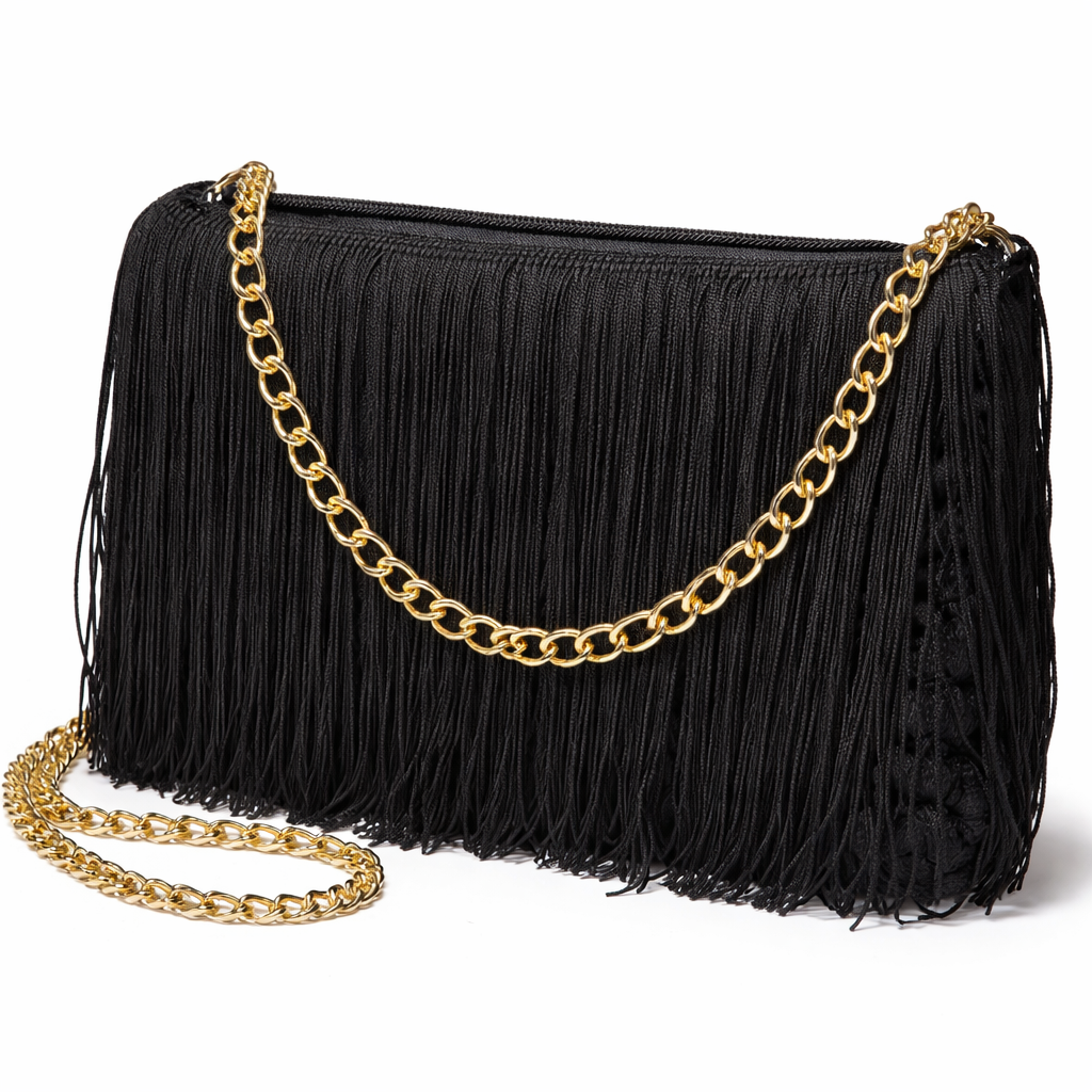 Bolso negro artesanal con flecos y cadena dorada