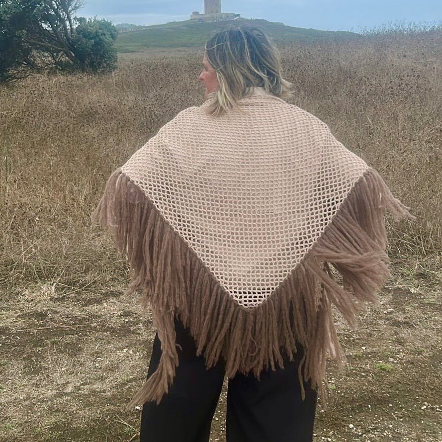 Chal hecho de algodoncito y flecos de alpaca