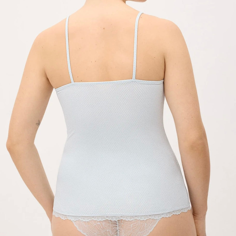 Camiseta tirantes interior escote con encaje azul 19538