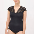 Camiseta manga corta escote con encaje negro 10841