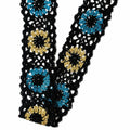 Negro con azul y amarilo