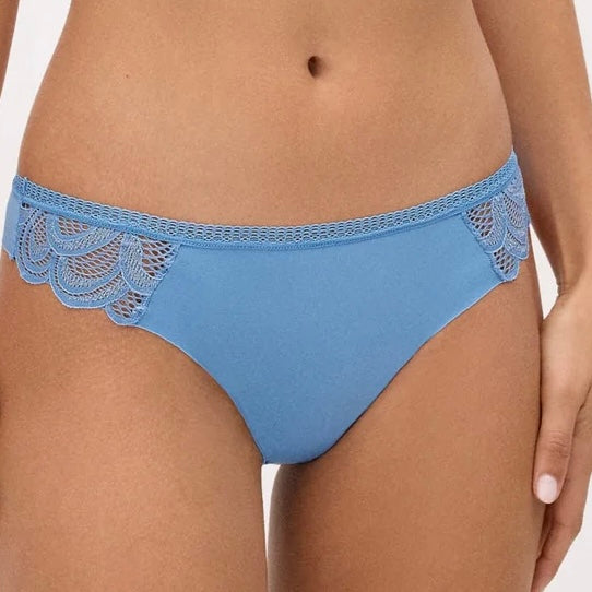 Tanga con encaje azul 10813